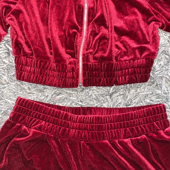 Red maroon velvet track suit shorts set size medium NeW in package - Picture 4 of 12